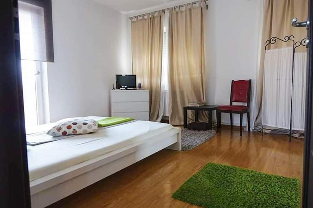 Casa File De Poveste Targu Jiu Bagian luar foto